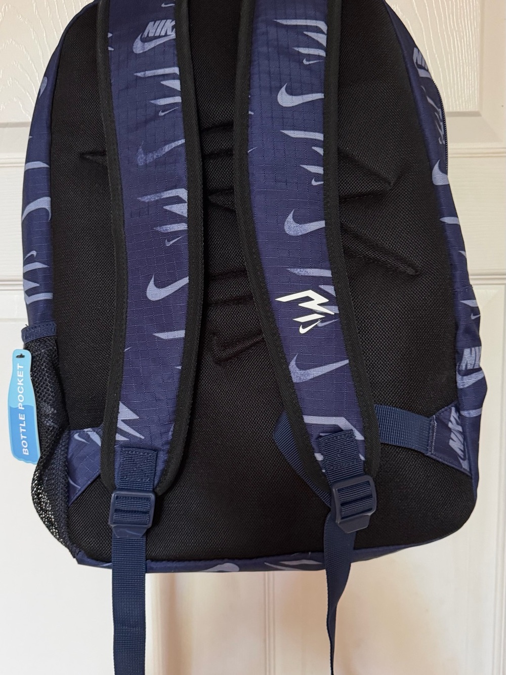 Nike Navy and White Graphic Logo Backpack lots of pockets holds 15in laptop - Picture 2 of 6